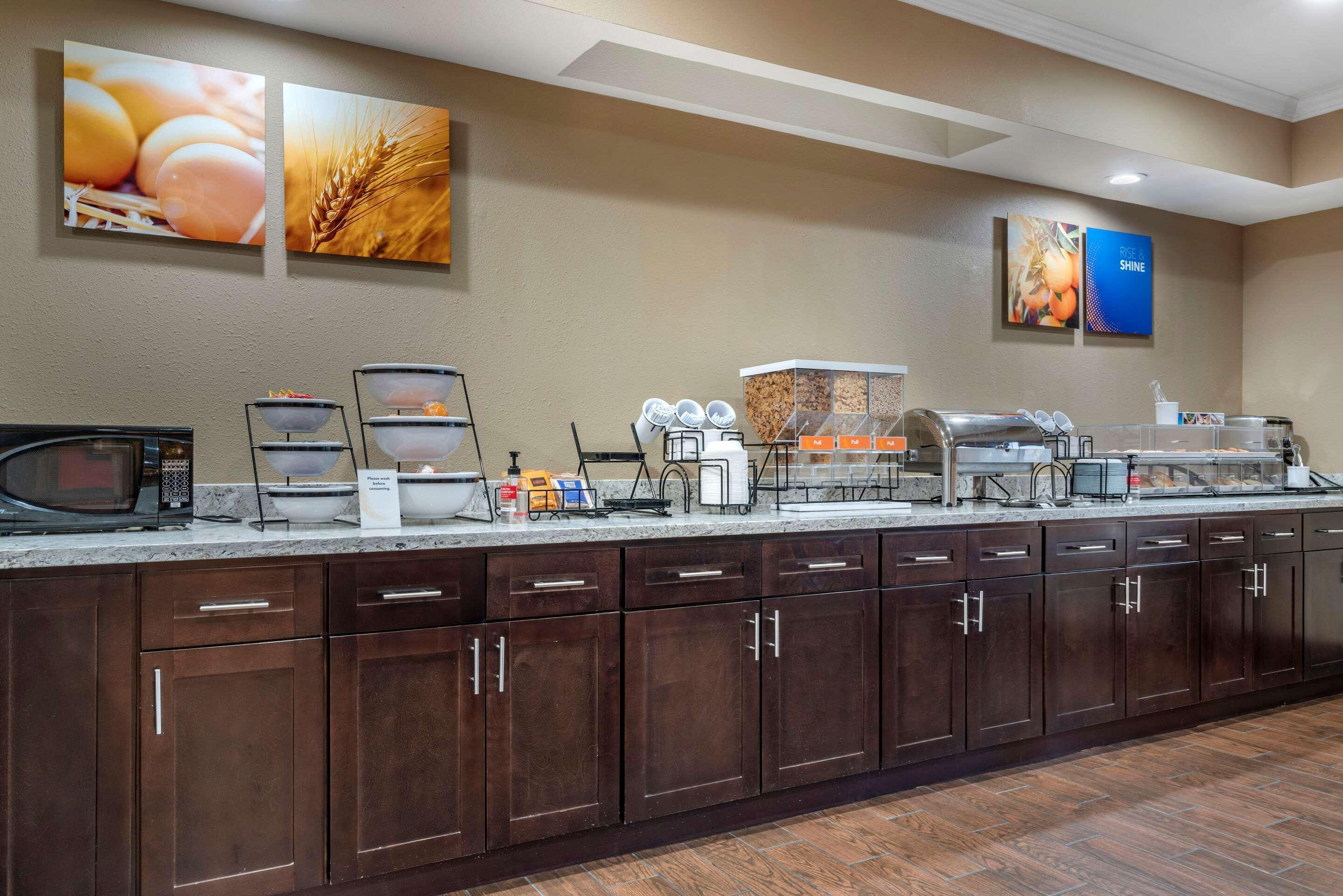 Comfort Inn & Suites Sacramento - University Area Eksteriør bilde