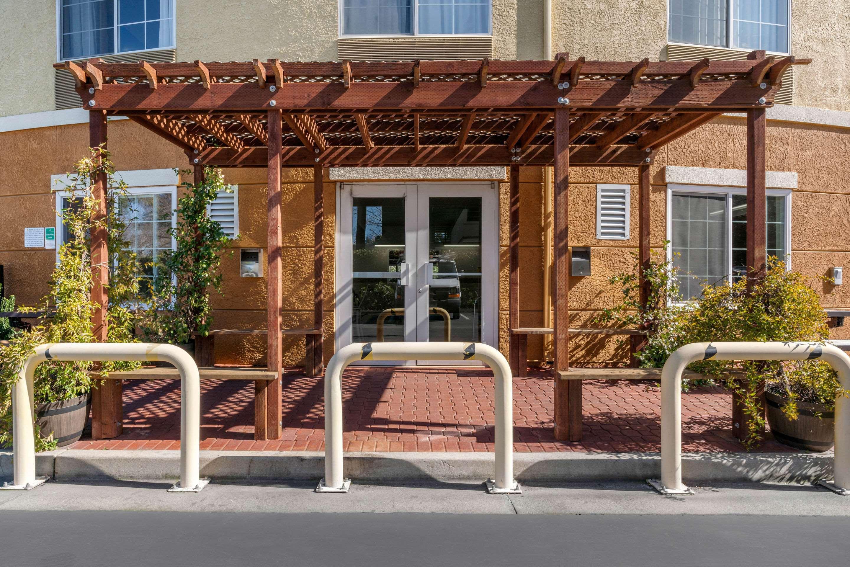 Comfort Inn & Suites Sacramento - University Area Eksteriør bilde