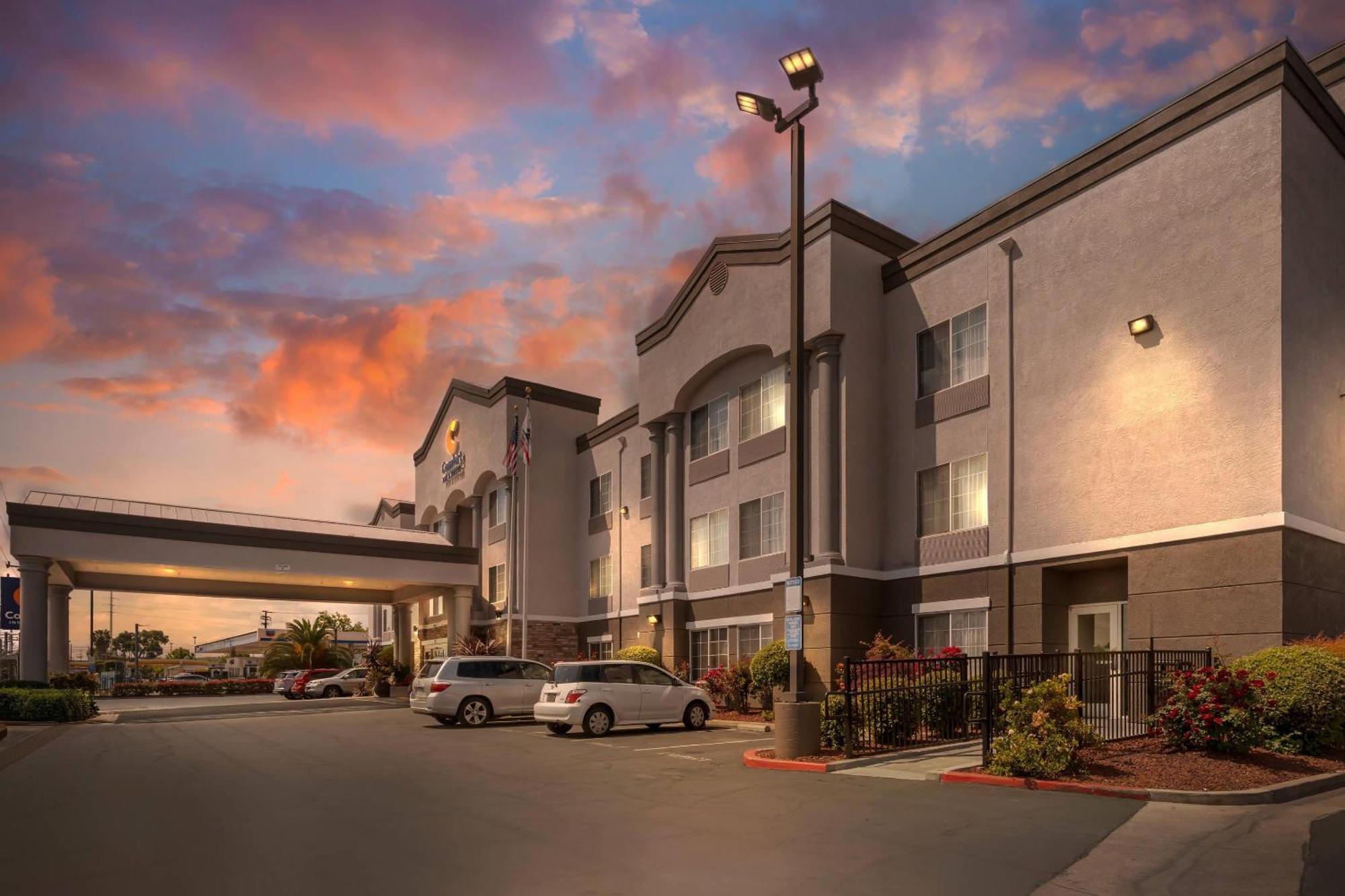 Comfort Inn & Suites Sacramento - University Area Eksteriør bilde